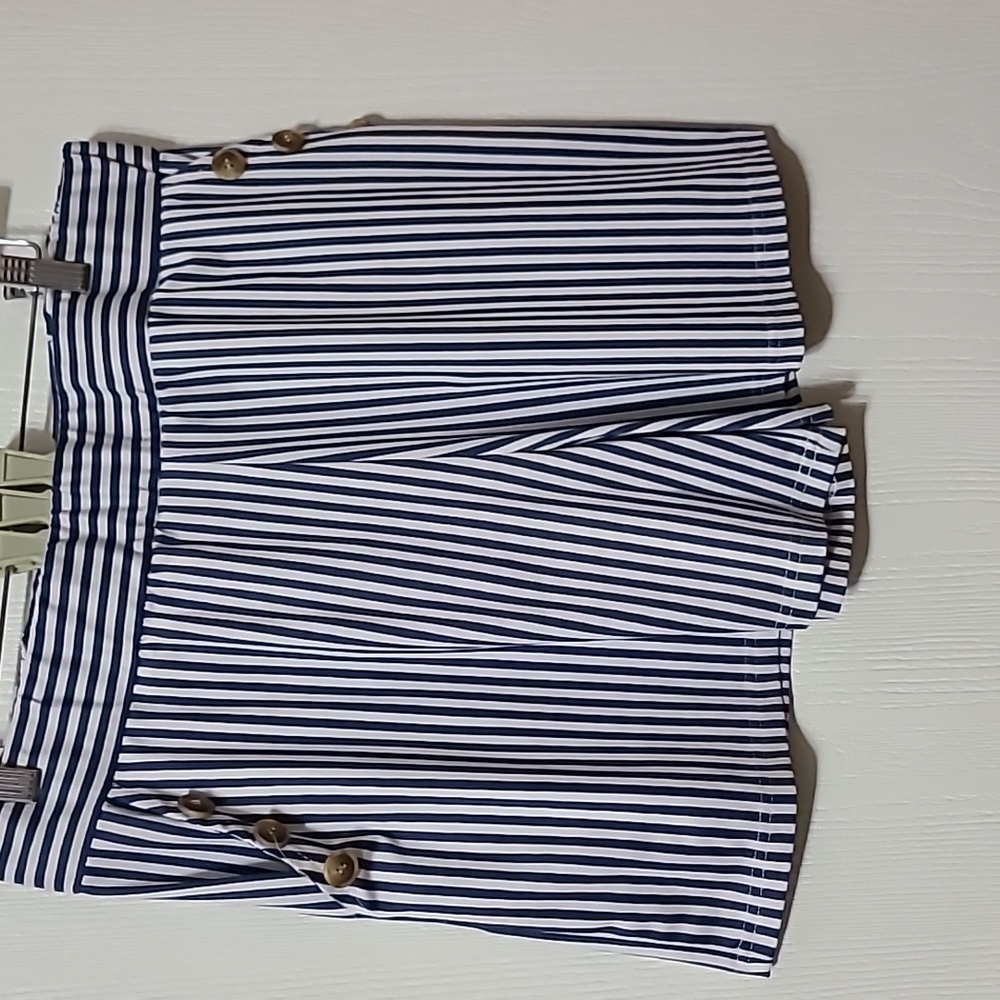 2 pairs of shorts elastic waist band